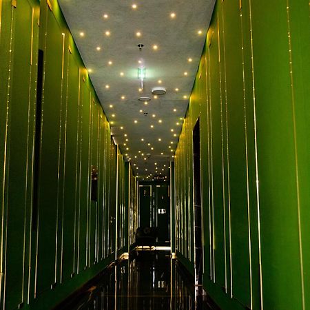 Number One Oxford Street Hotel & Suites Accra Exterior photo