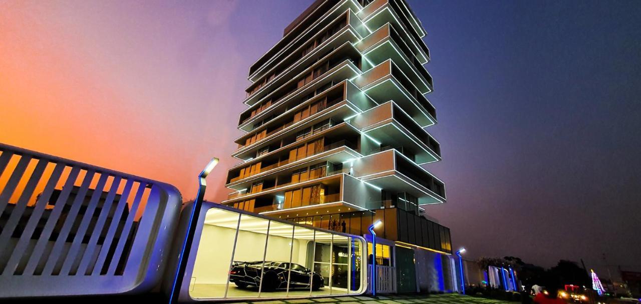 Number One Oxford Street Hotel & Suites Accra Exterior photo