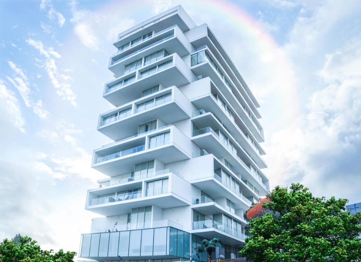 Number One Oxford Street Hotel & Suites Accra Exterior photo