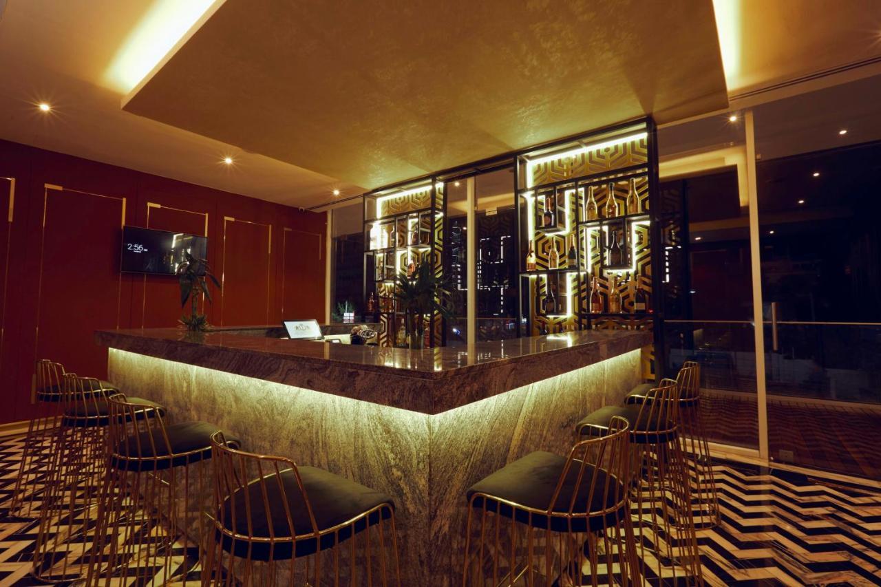 Number One Oxford Street Hotel & Suites Accra Exterior photo