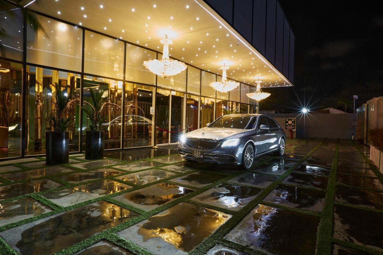 Number One Oxford Street Hotel & Suites Accra Exterior photo