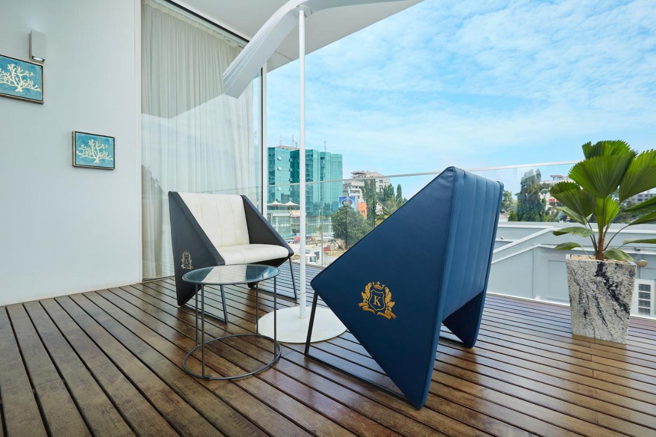 Number One Oxford Street Hotel & Suites Accra Exterior photo