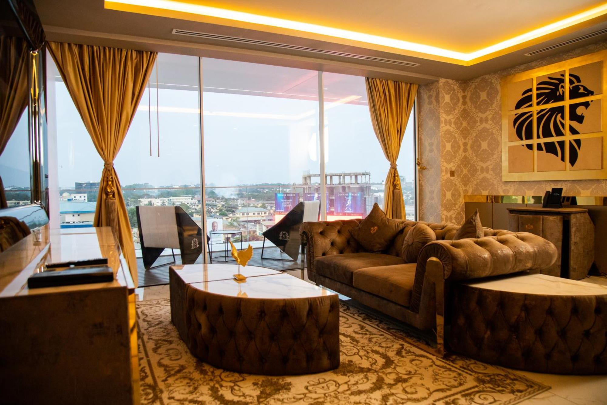 Number One Oxford Street Hotel & Suites Accra Exterior photo