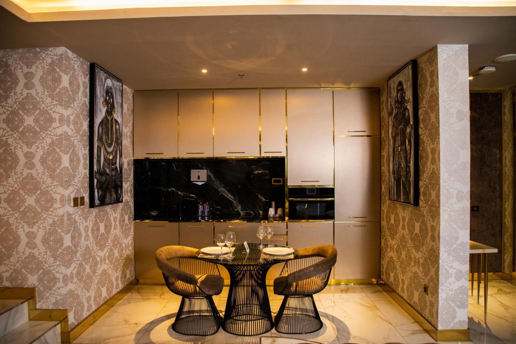 Number One Oxford Street Hotel & Suites Accra Exterior photo