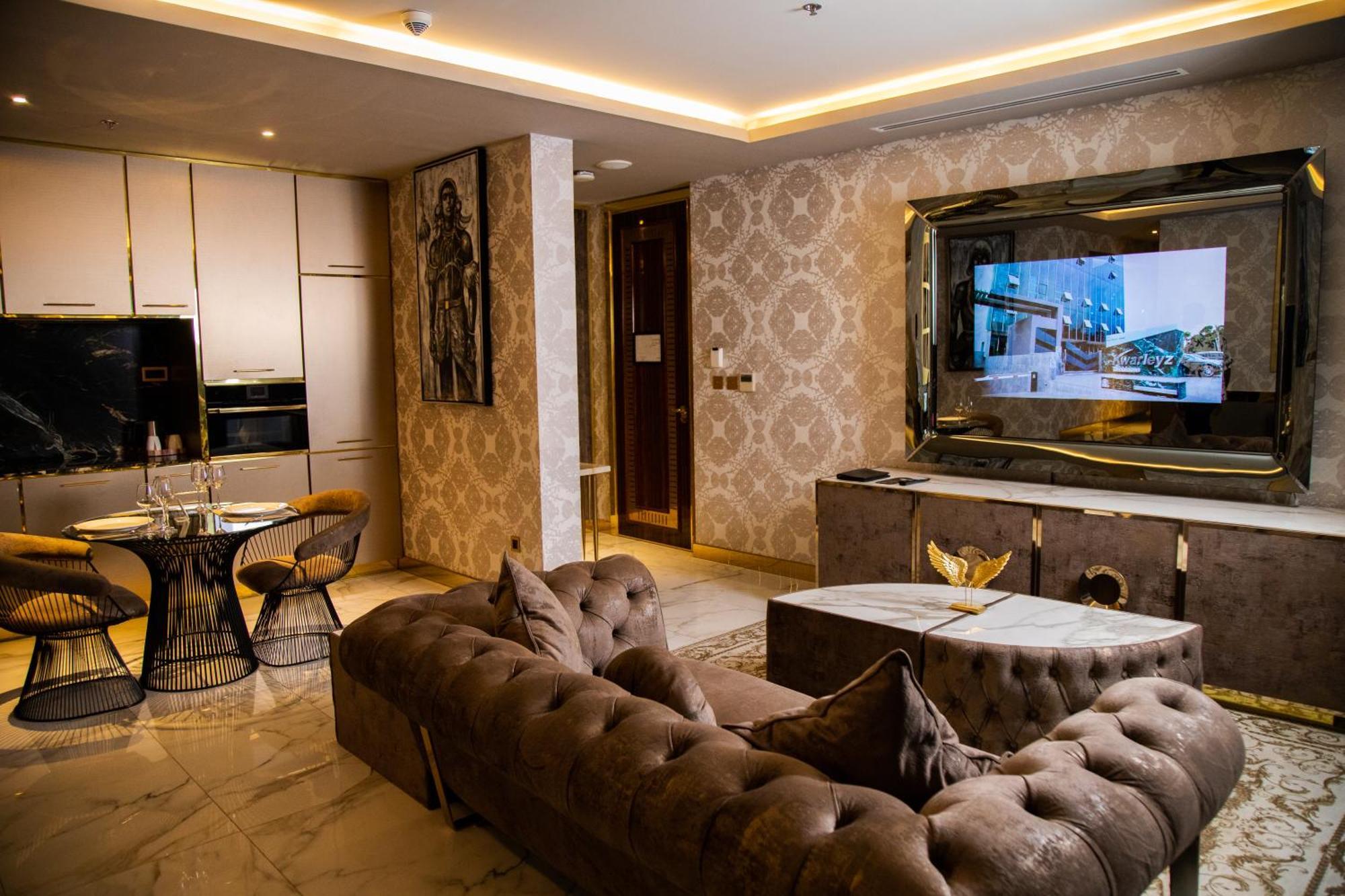 Number One Oxford Street Hotel & Suites Accra Exterior photo