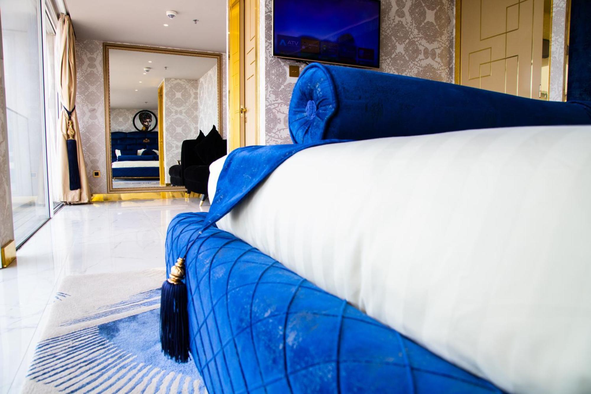 Number One Oxford Street Hotel & Suites Accra Exterior photo