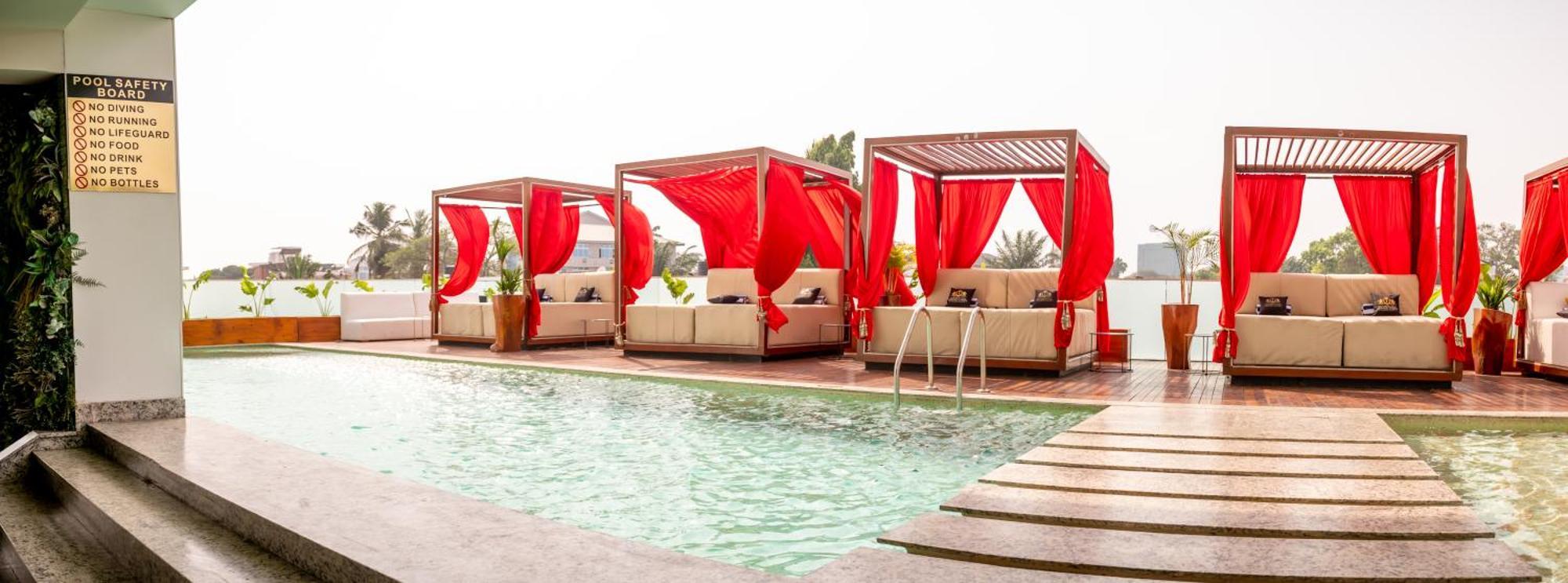 Number One Oxford Street Hotel & Suites Accra Exterior photo