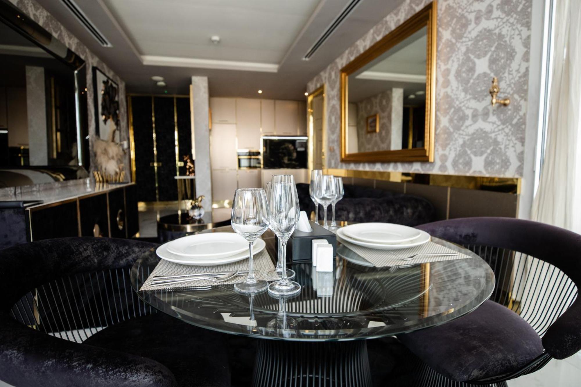 Number One Oxford Street Hotel & Suites Accra Exterior photo