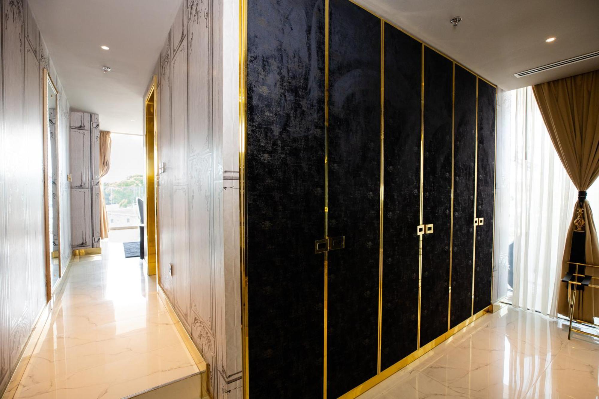 Number One Oxford Street Hotel & Suites Accra Exterior photo