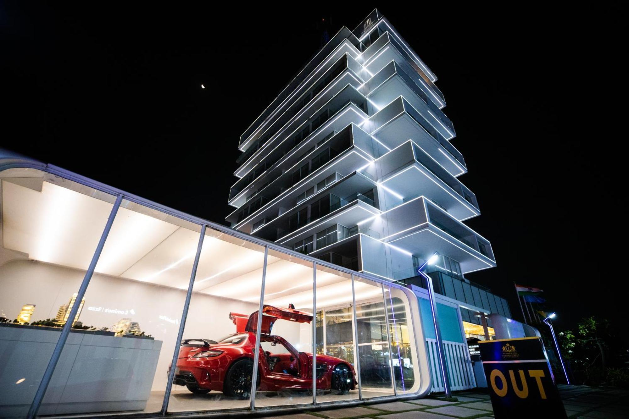 Number One Oxford Street Hotel & Suites Accra Exterior photo