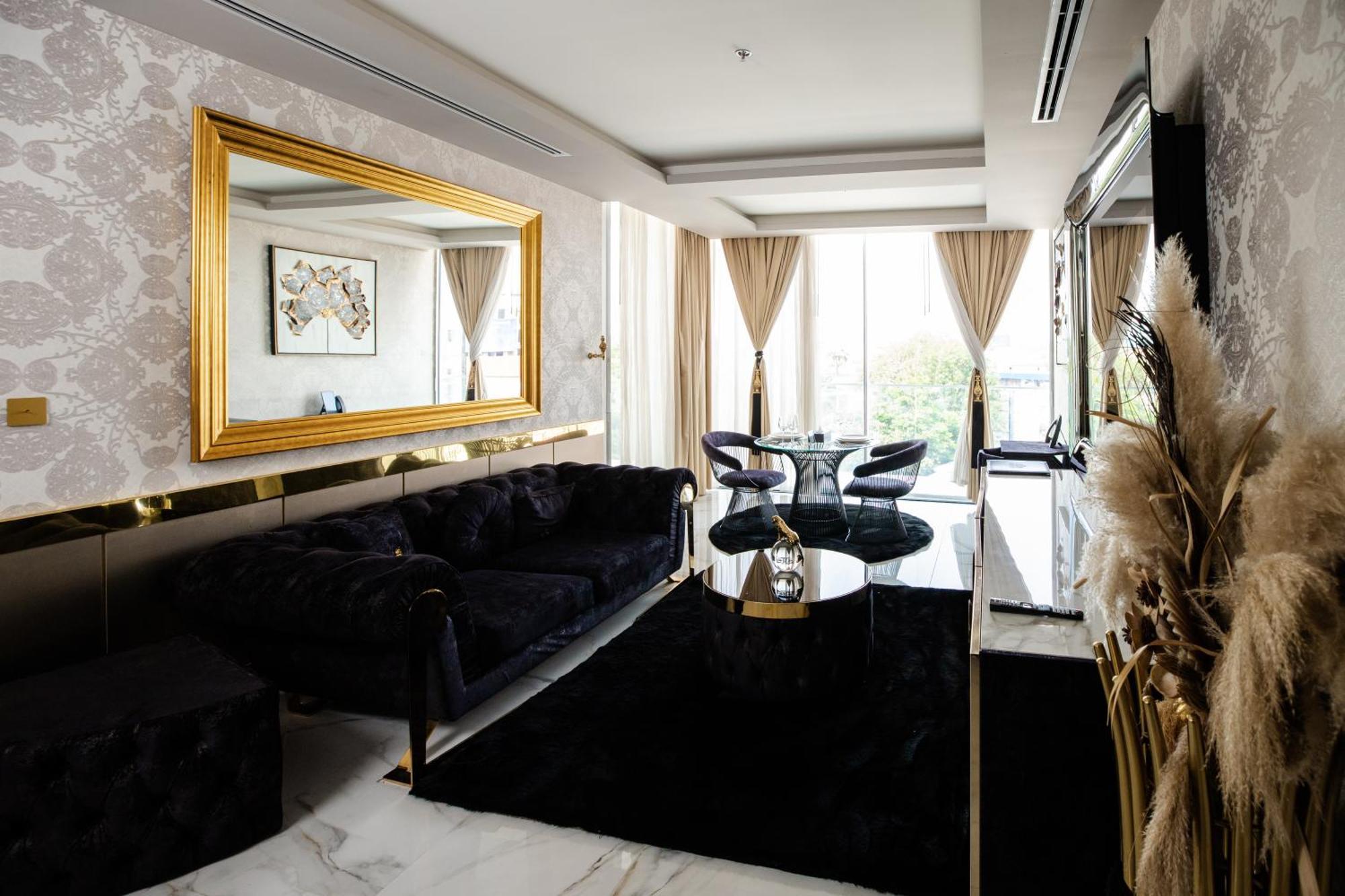 Number One Oxford Street Hotel & Suites Accra Exterior photo
