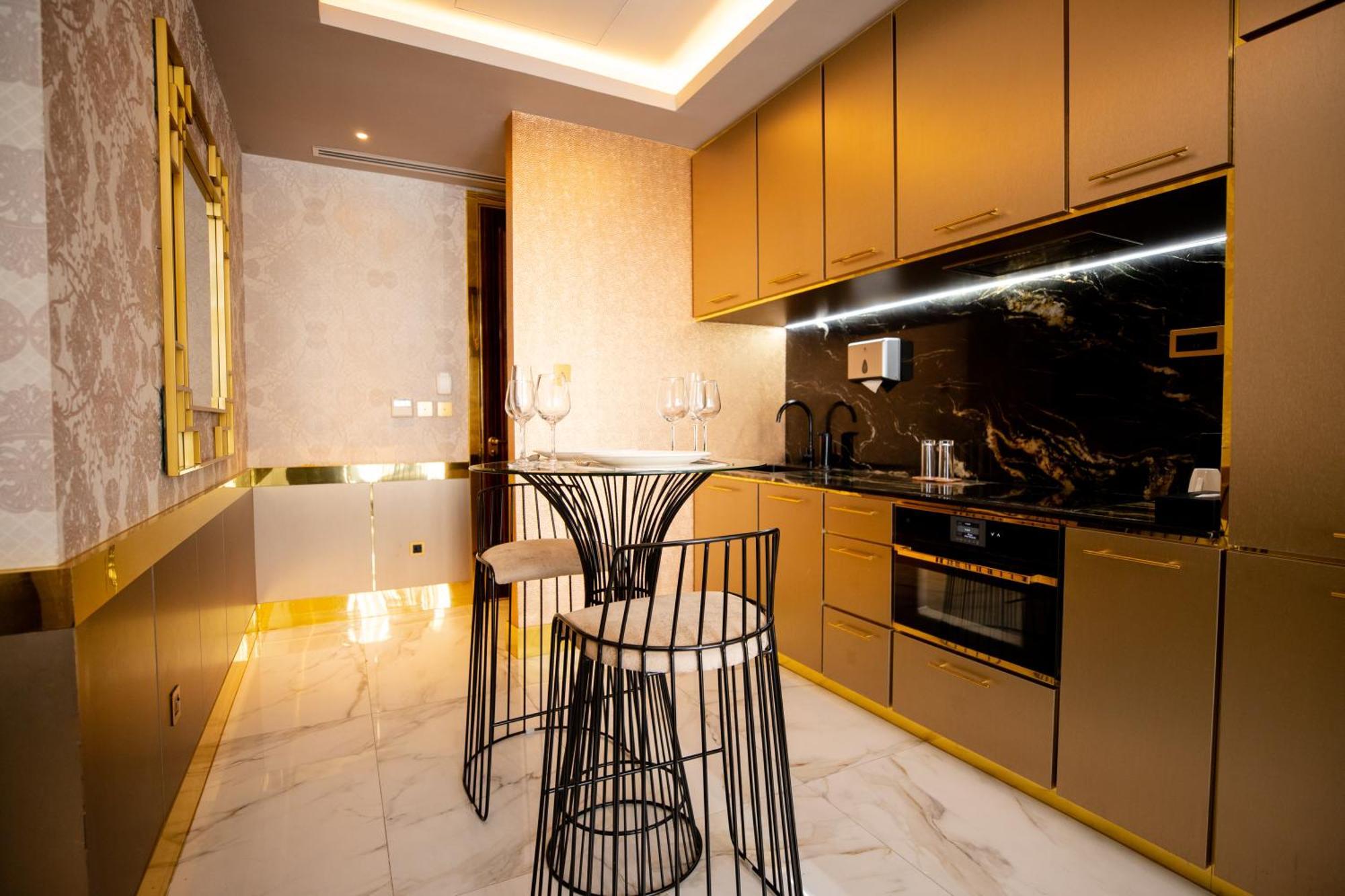 Number One Oxford Street Hotel & Suites Accra Exterior photo