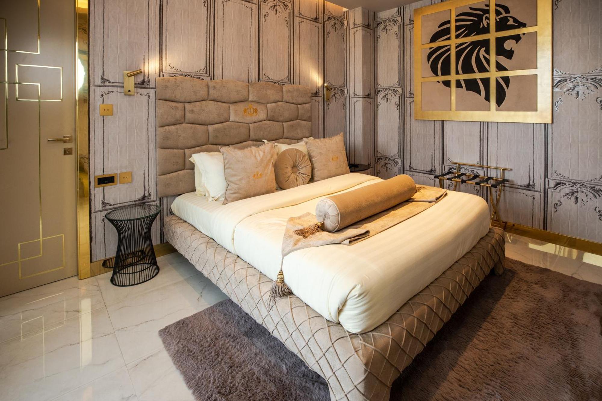 Number One Oxford Street Hotel & Suites Accra Exterior photo